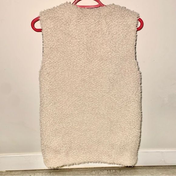ARITZIA Wilfred Fluffy Cream Vest (Size XXS) - Picture 10 of 13